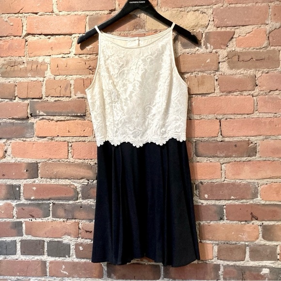 Jessica McClintock Black & Cream Lace Dress.  Size: 7/8 - Picture 5 of 10